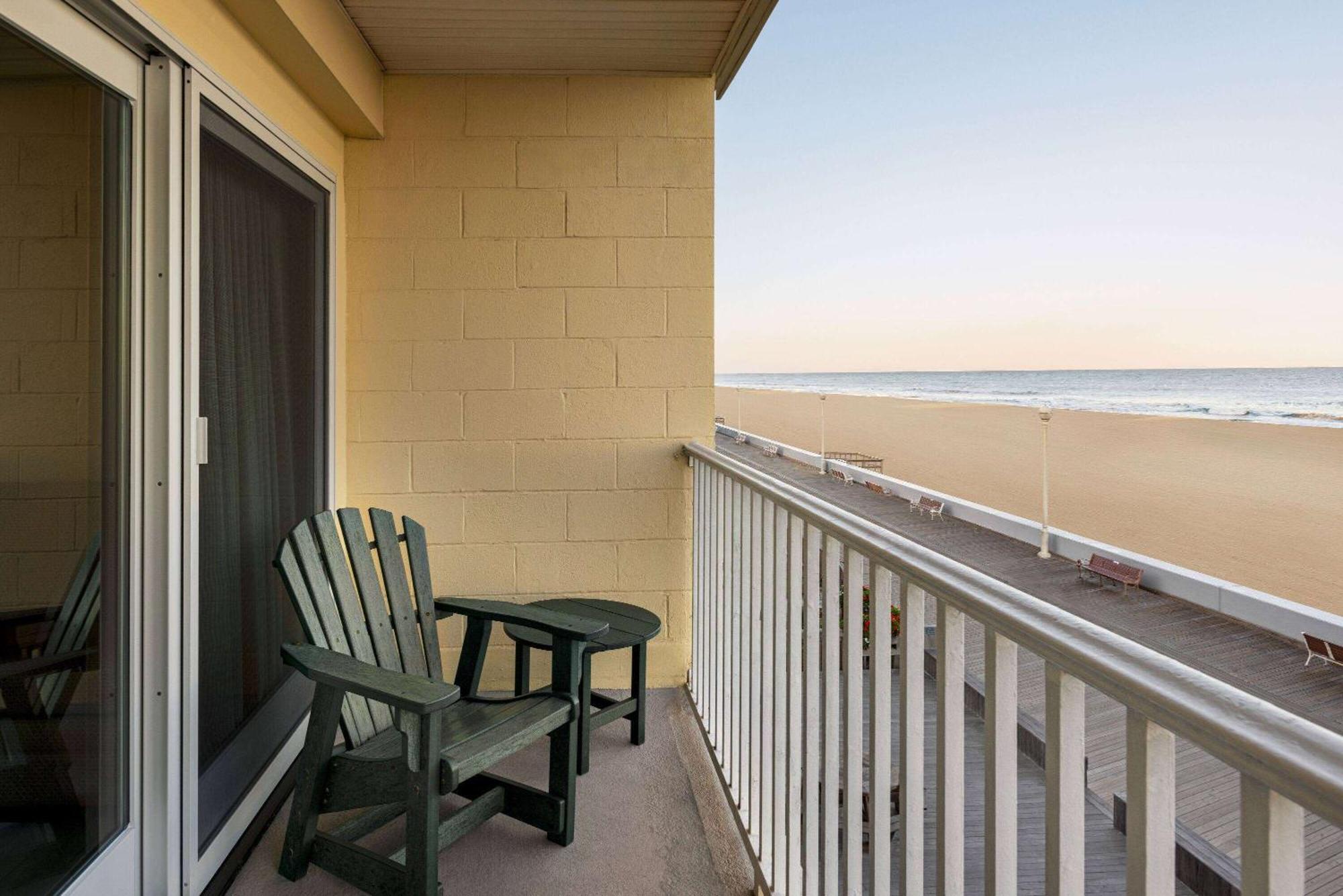 Hotel Howard Johnson By Wyndham Ocean City Oceanfront Exterior foto