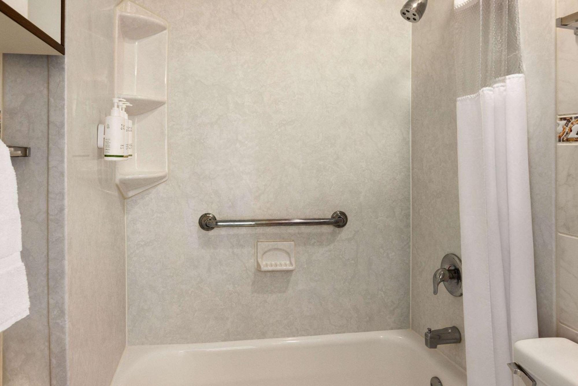 Howard Johnson By Wyndham Ocean City Oceanfront Exterior foto