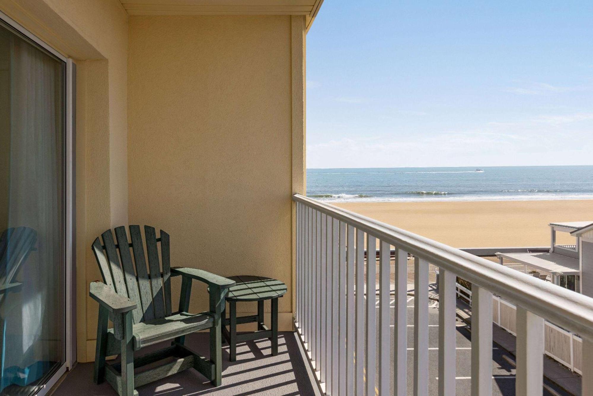 Hotel Howard Johnson By Wyndham Ocean City Oceanfront Exterior foto